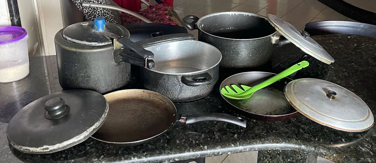 5 panelas com tampas - Foto 4