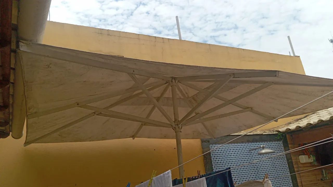 Ombrelone grande.