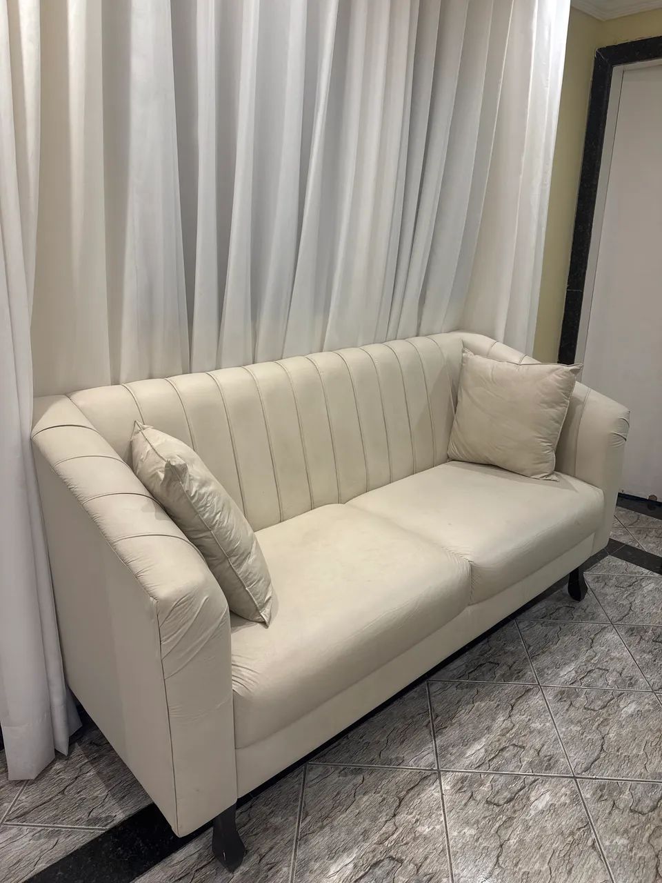 Sofá 2 lugares 