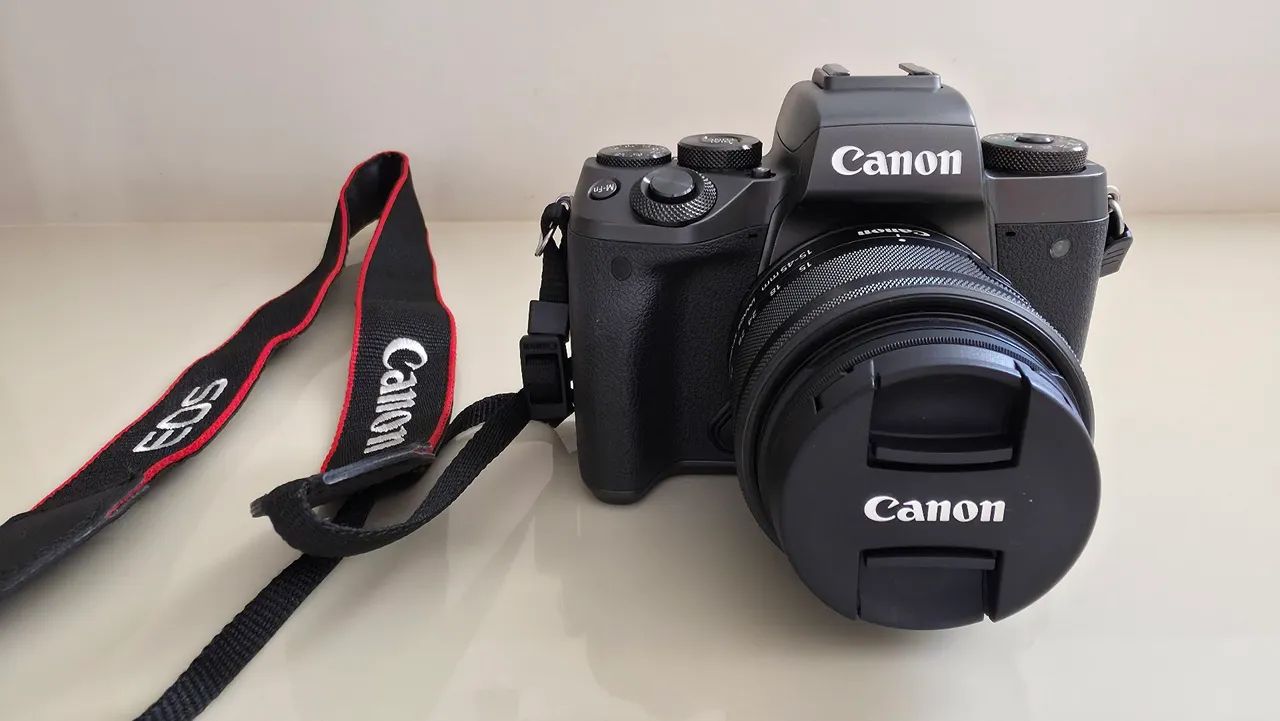 Câmera  mirrorless Canon M5 impecável 