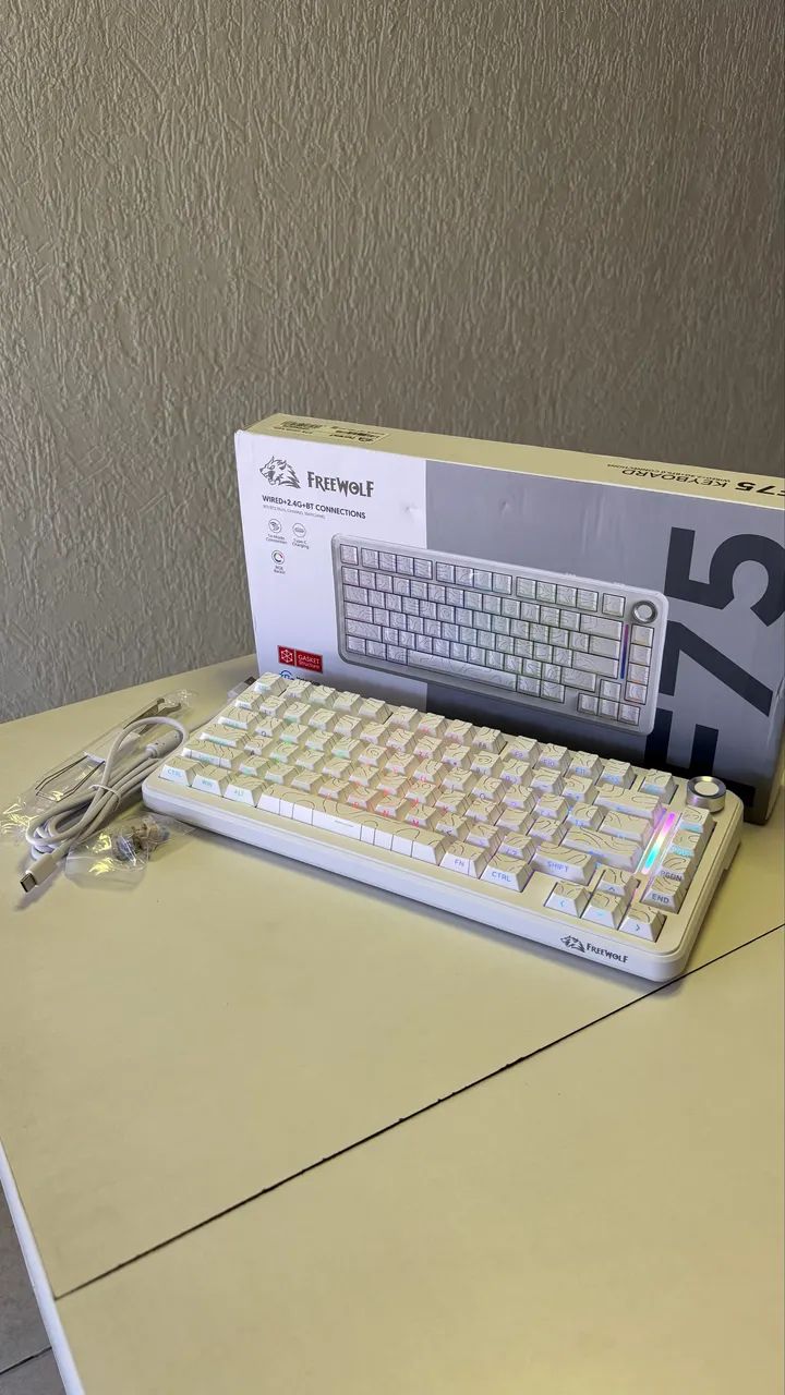 Teclado Gamer FreeWolf F75 - Foto 2