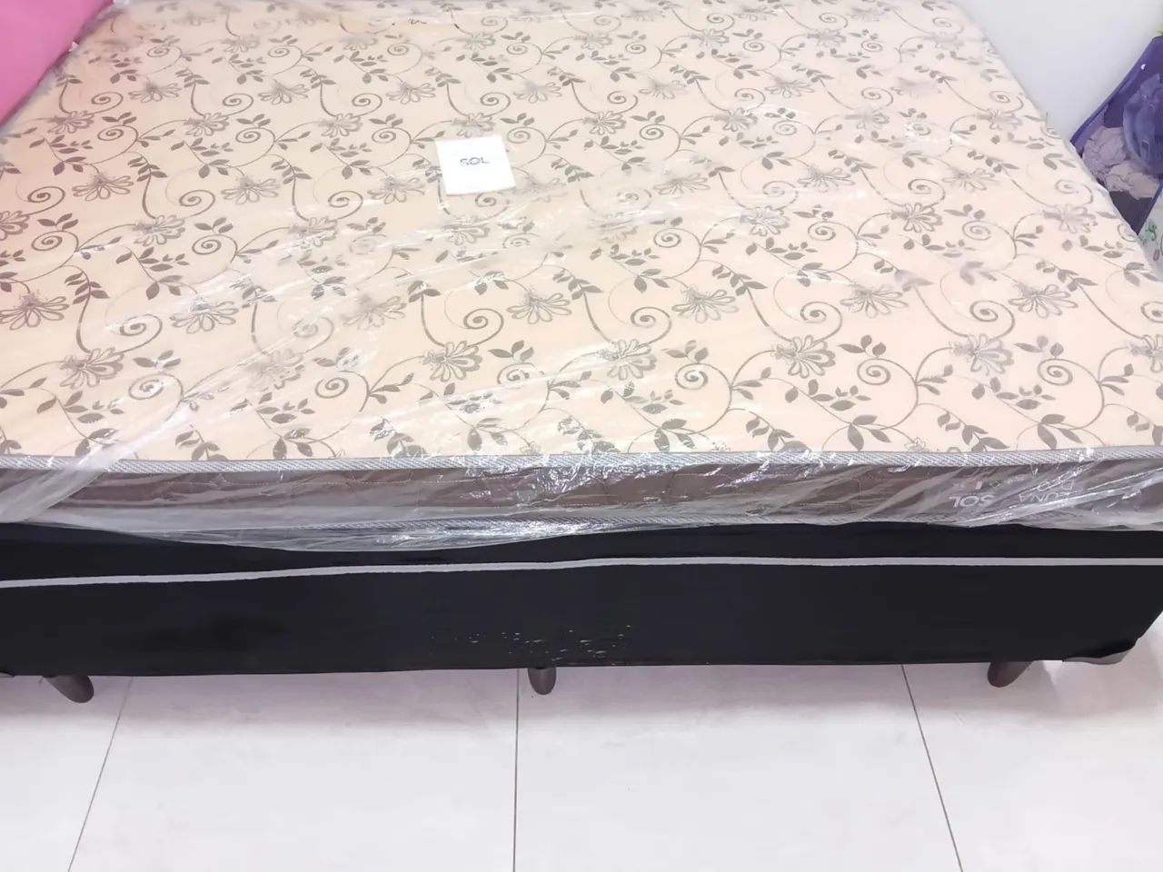 Cama de casal box + colchão + cabeceira rosa 