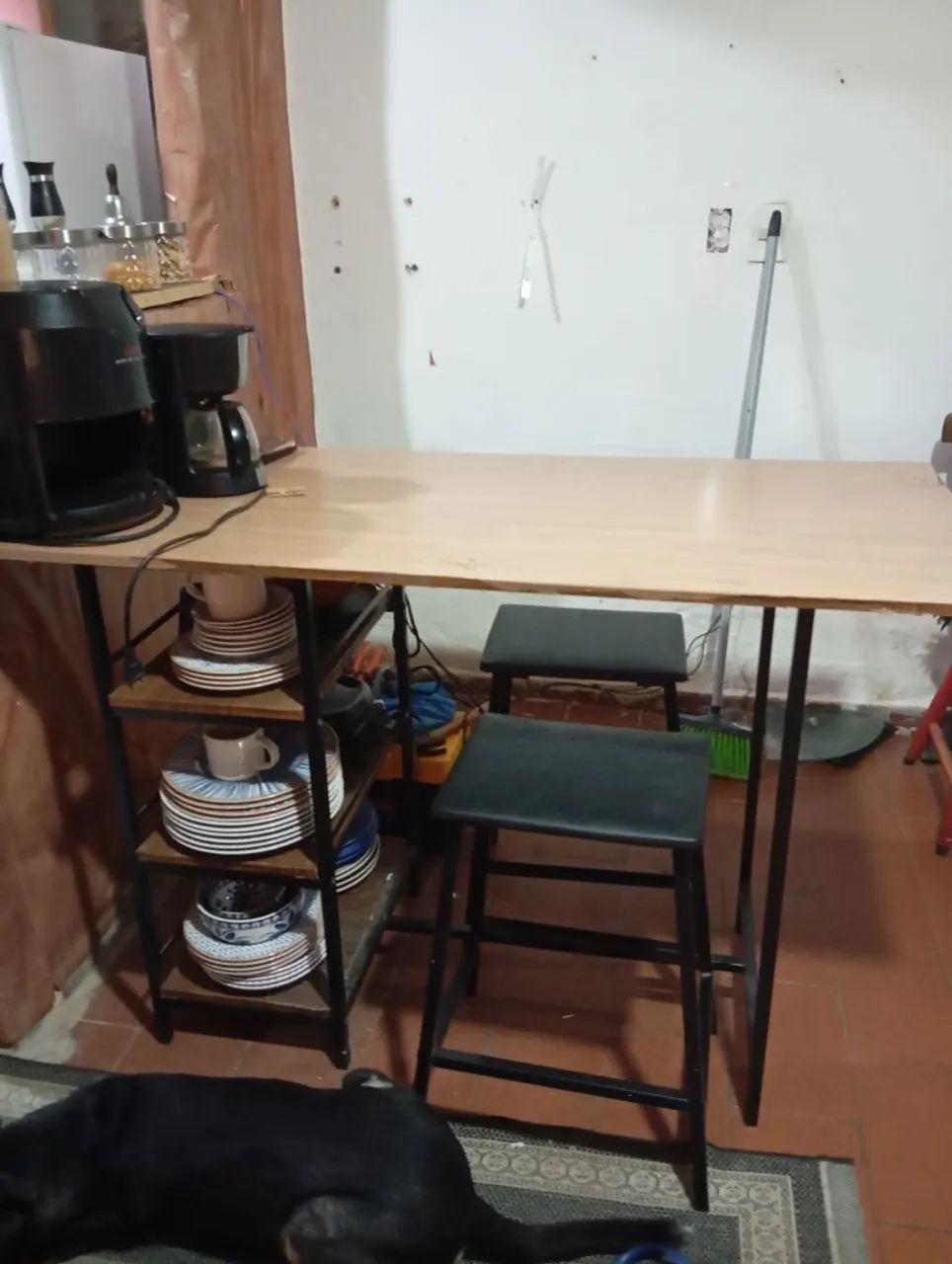Mesa com duas banquetas - Foto 4