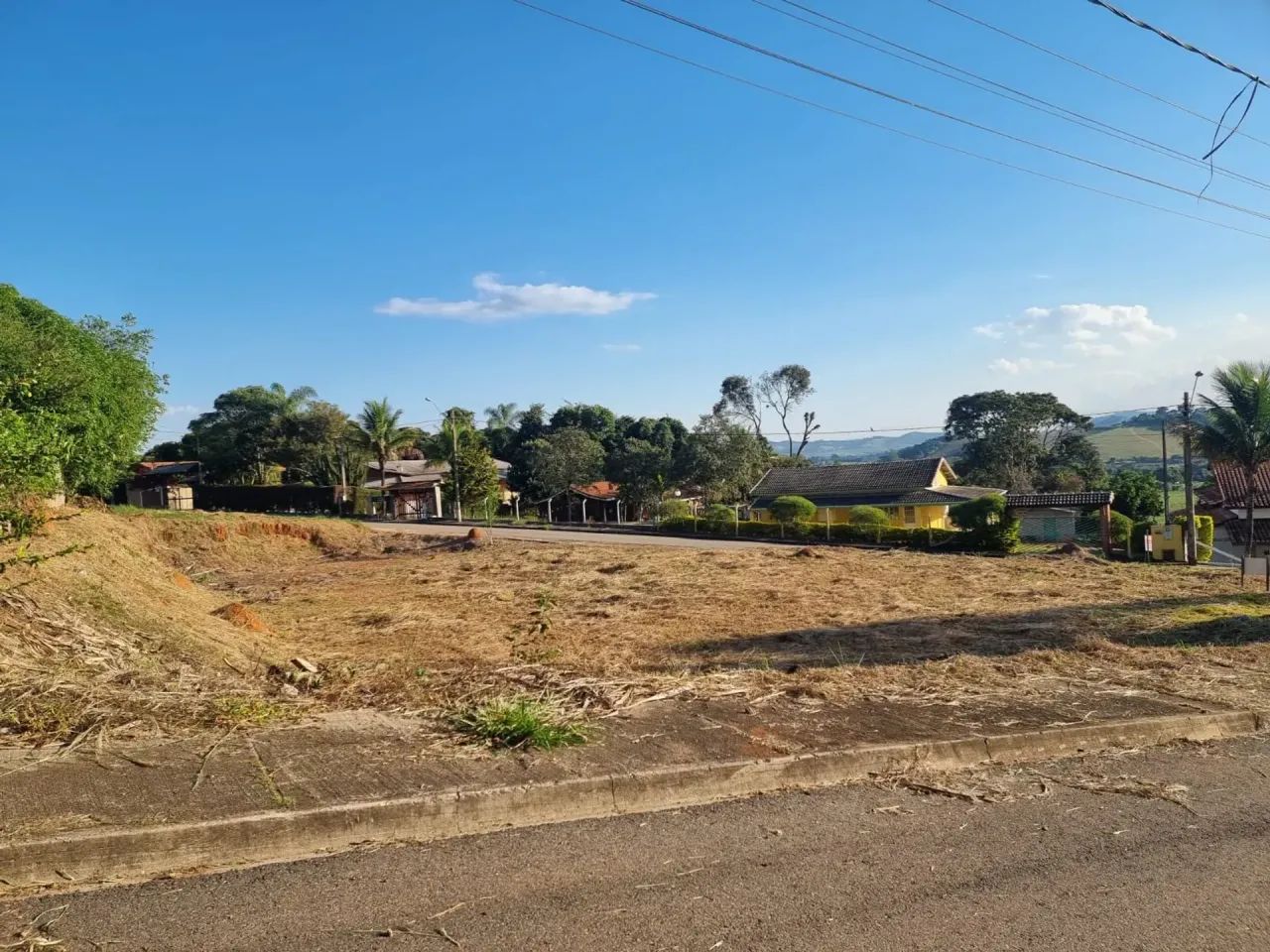 Lindo terreno de 1042m² em Tuiuti/SP