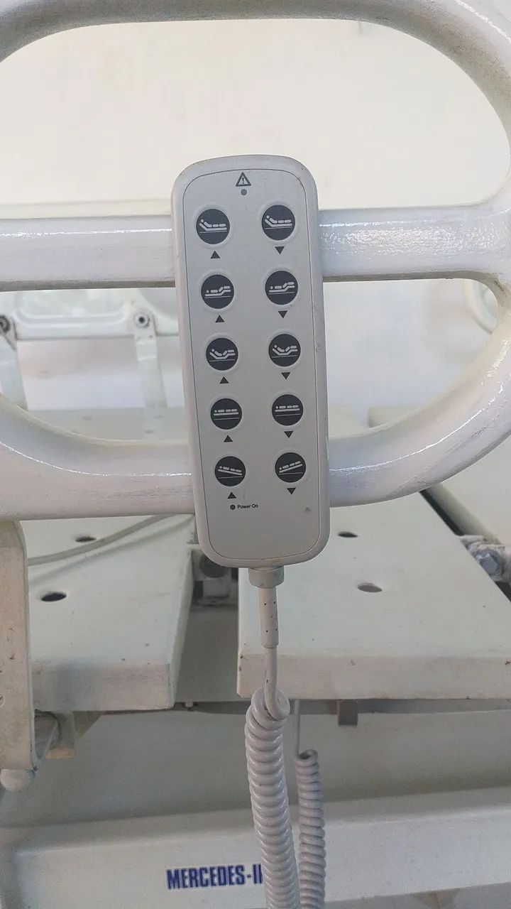Cama hospitalar elétrica com controle  - Foto 2
