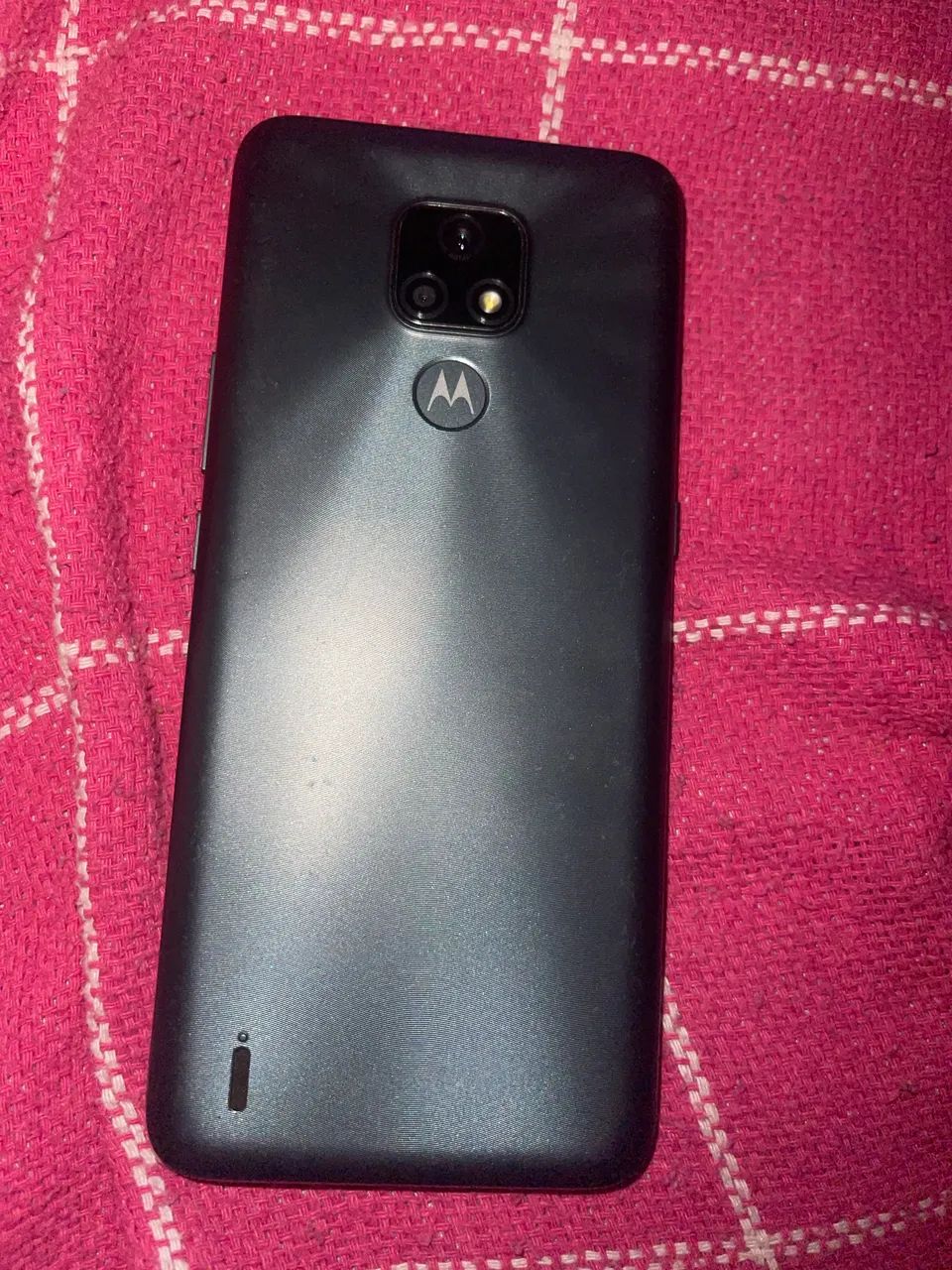 Celular moto E7 semi novo na caixa  - Foto 2