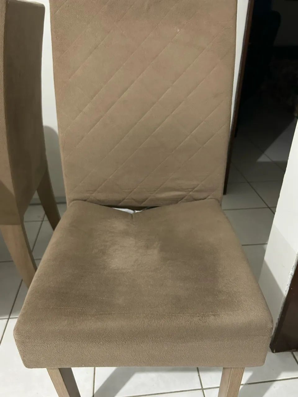 Mesa com tampo de vidro MDF e seis cadeiras - Foto 4
