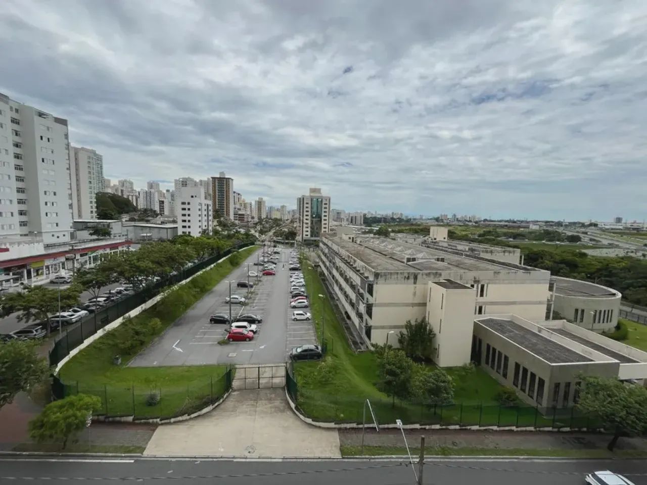 SALA PRÓXIMA AOS FÓRUNS DO JARDIM AQUÁRIUS E CARREFOUR