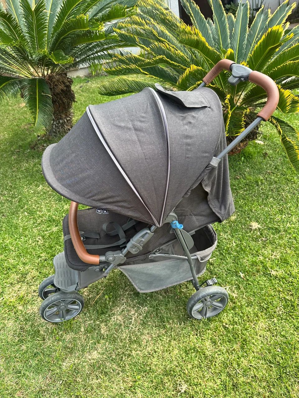 Carrinho de Bebê Moderno e prático  - Foto 4