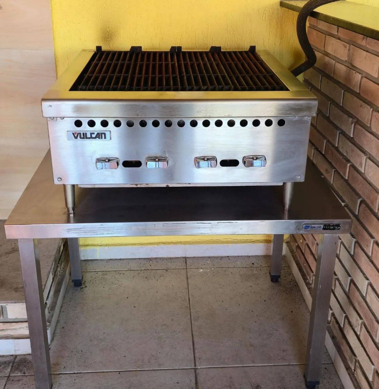 Broiler vulcan 4 bocas com mesa inox - Foto 3