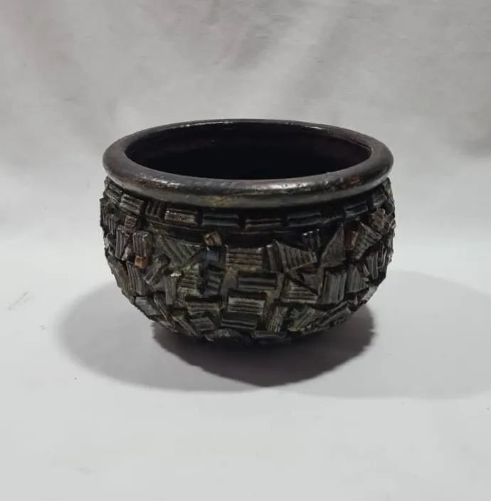 Vaso de Cerâmica Esculpido