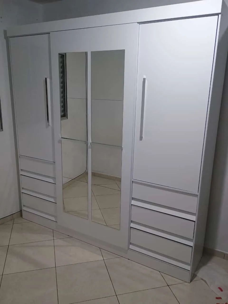 Guarda Roupa impecável!!!