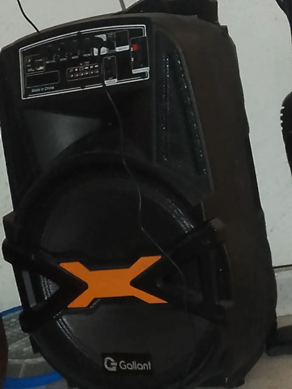 Caixa de som ,com bluetooth entrada USB e microfone 