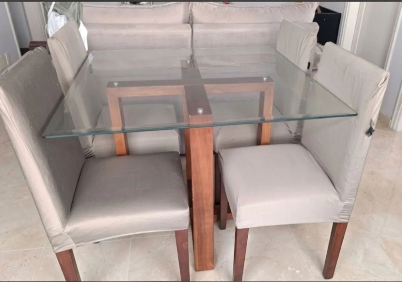 Mesa de Jantar de Madeira com Tampo de Vidro e 4 Cadeiras Estofadas - Foto 2