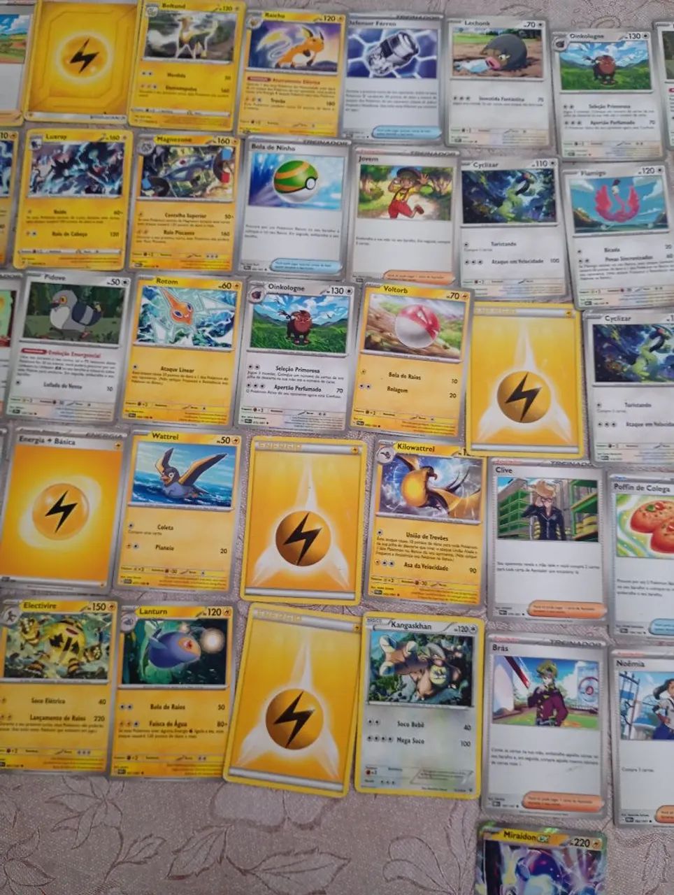 Deck de figurinhas pokémon elétrica - Foto 4