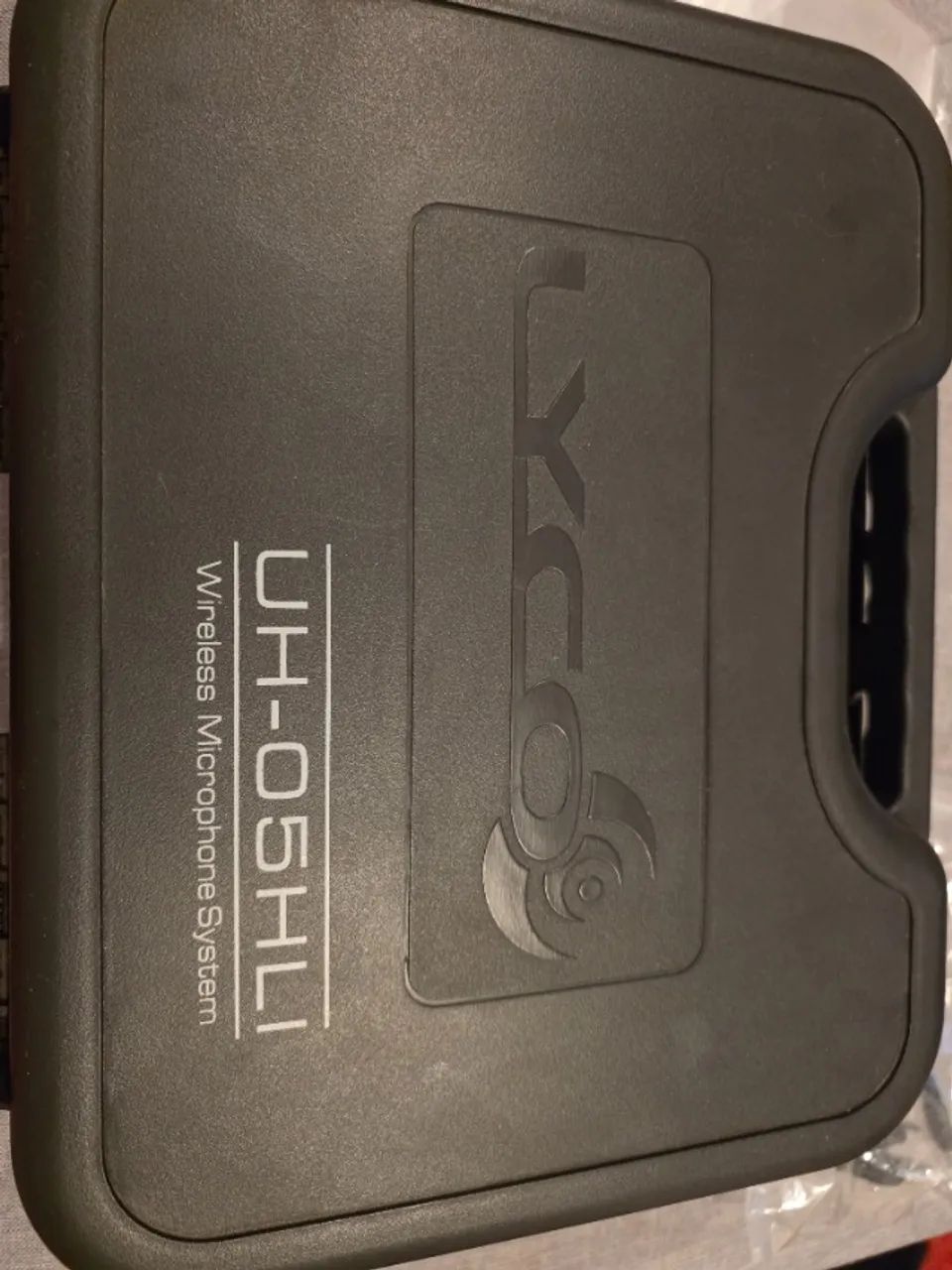 WIRELESS MICROPHONE SYSTEM 