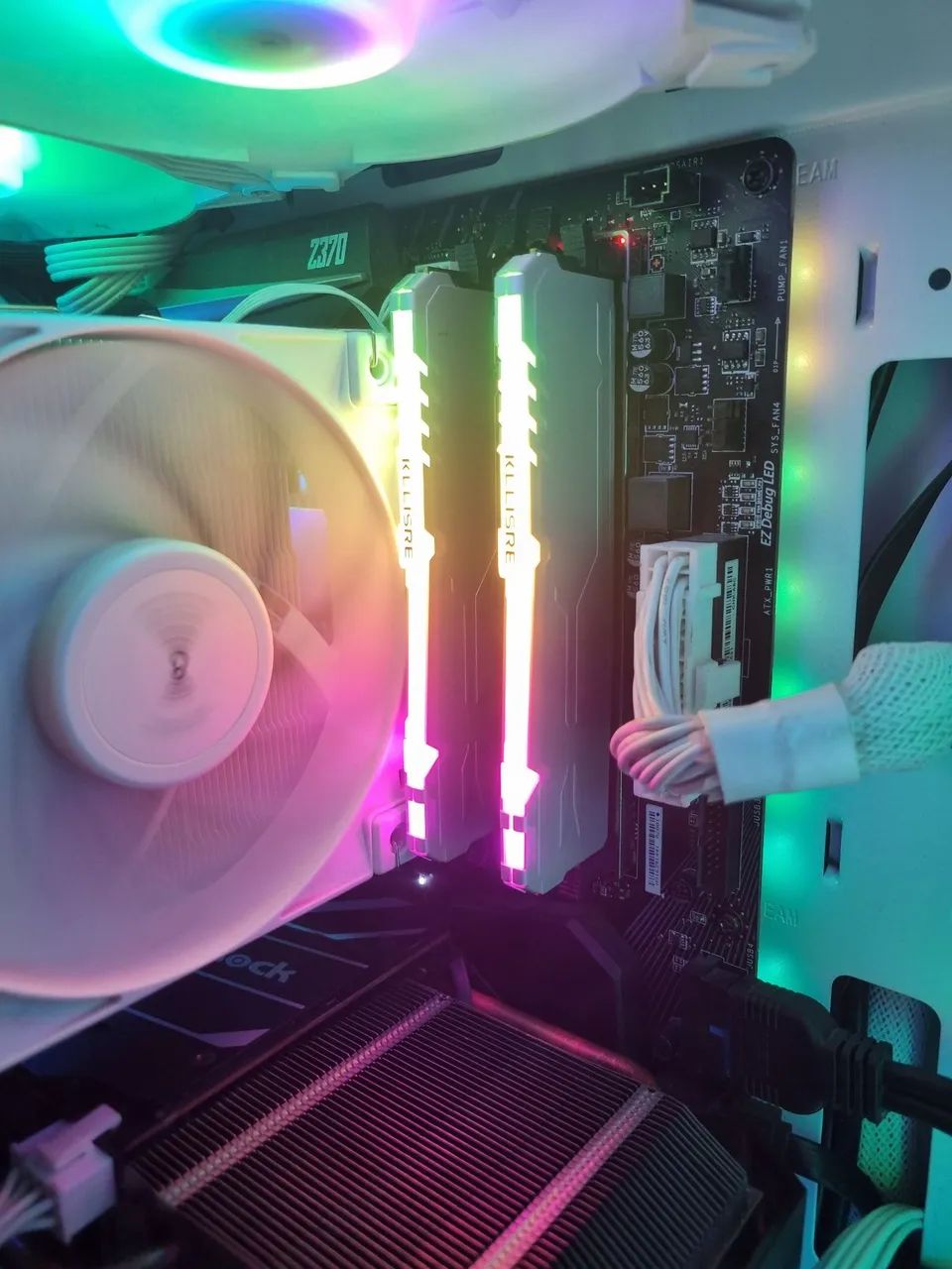 Kit Memória RAM 16GB DDR4 3200MHz RGB - Foto 2