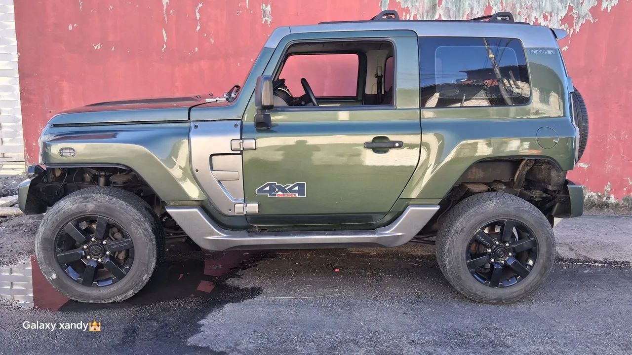 Troller T-4 2015