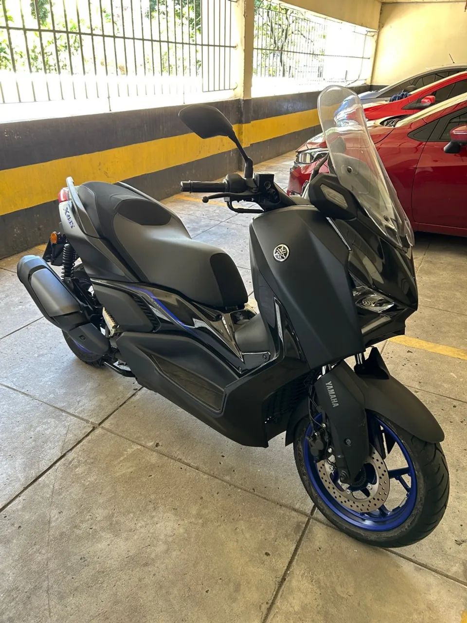 Xmax 300 Conected