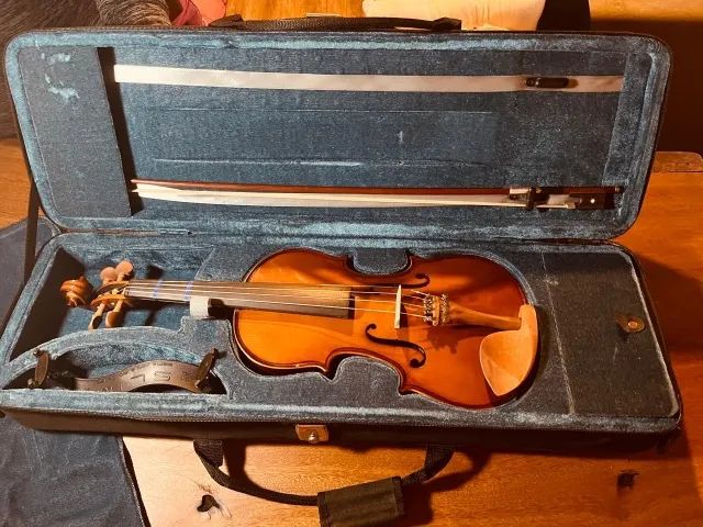Kit Violino Eagle VE-441 + Arco de madeira + Case da Eagle