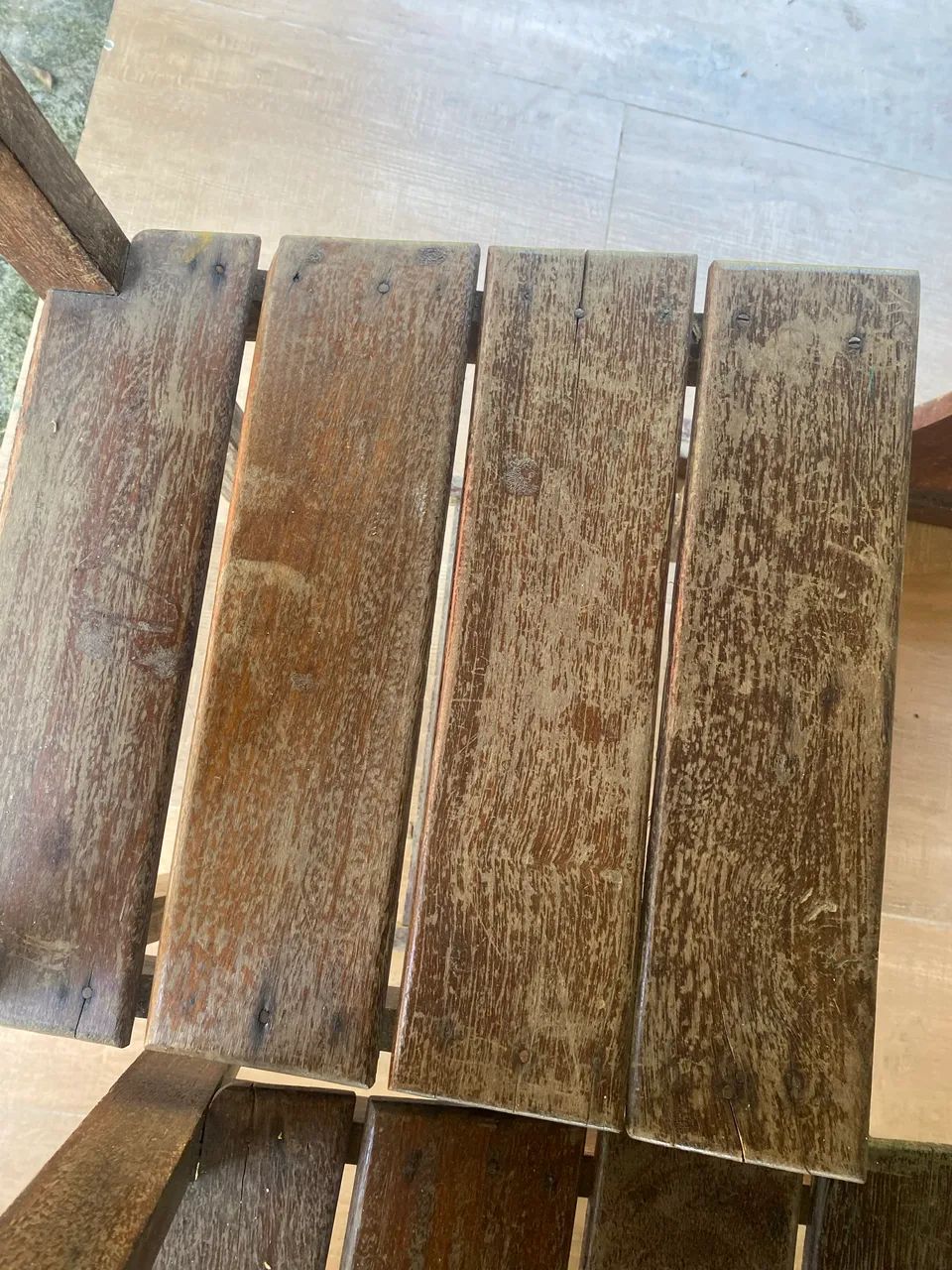 Mesa madeira maciça com 4 cadeiras - Foto 3