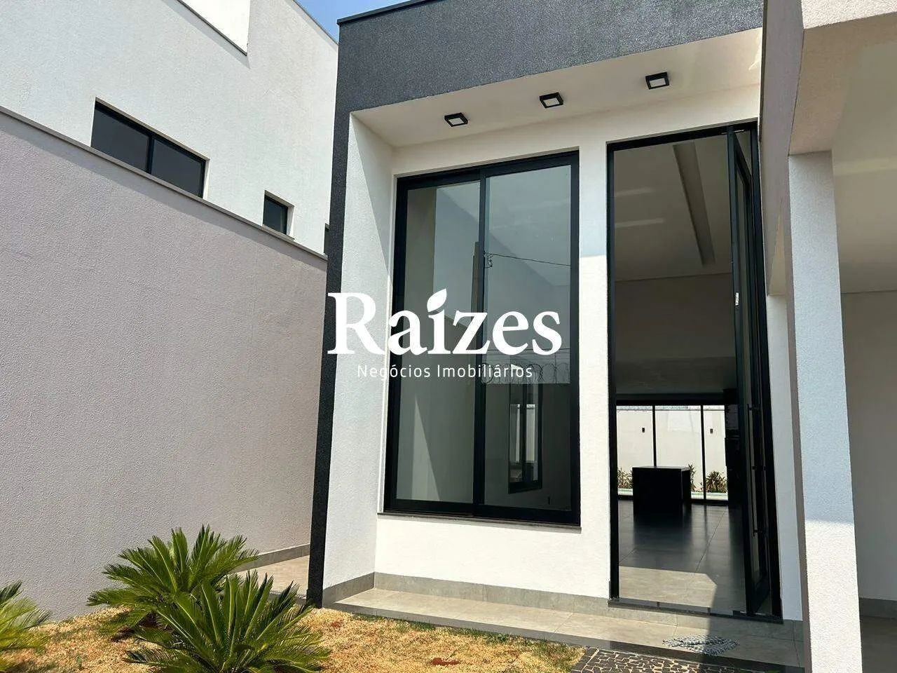 Casa nova e alto padrão com 3 suítes próximo ao Aeroporto - Foto 2
