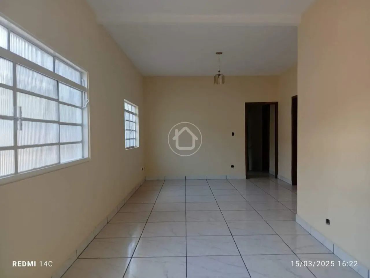 CASA COM TERRENO AMPLO - Foto 3