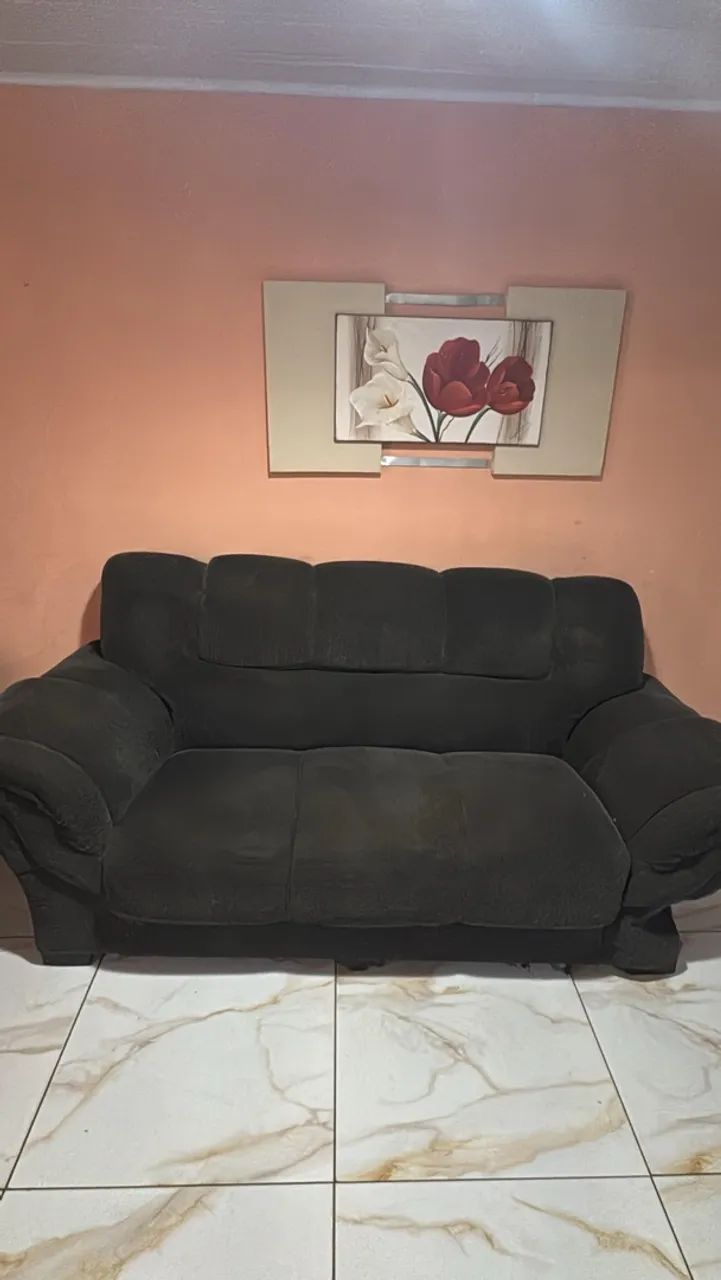 Vendo 2 Sofás Seminovos: 1 o braço está danificado e 1 com Pequeno Descusturado no Tecido