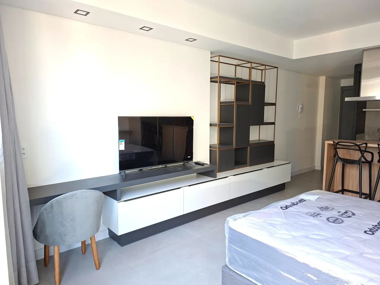 Studio mobiliado para alugar na Trindade - Foto 2
