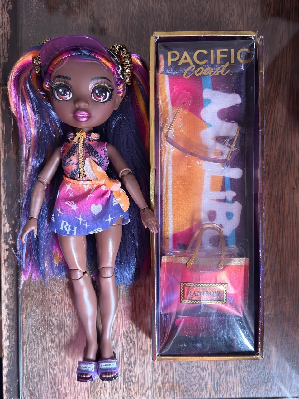 Boneca Rainbow High Pacific Coast Phaedra Westward