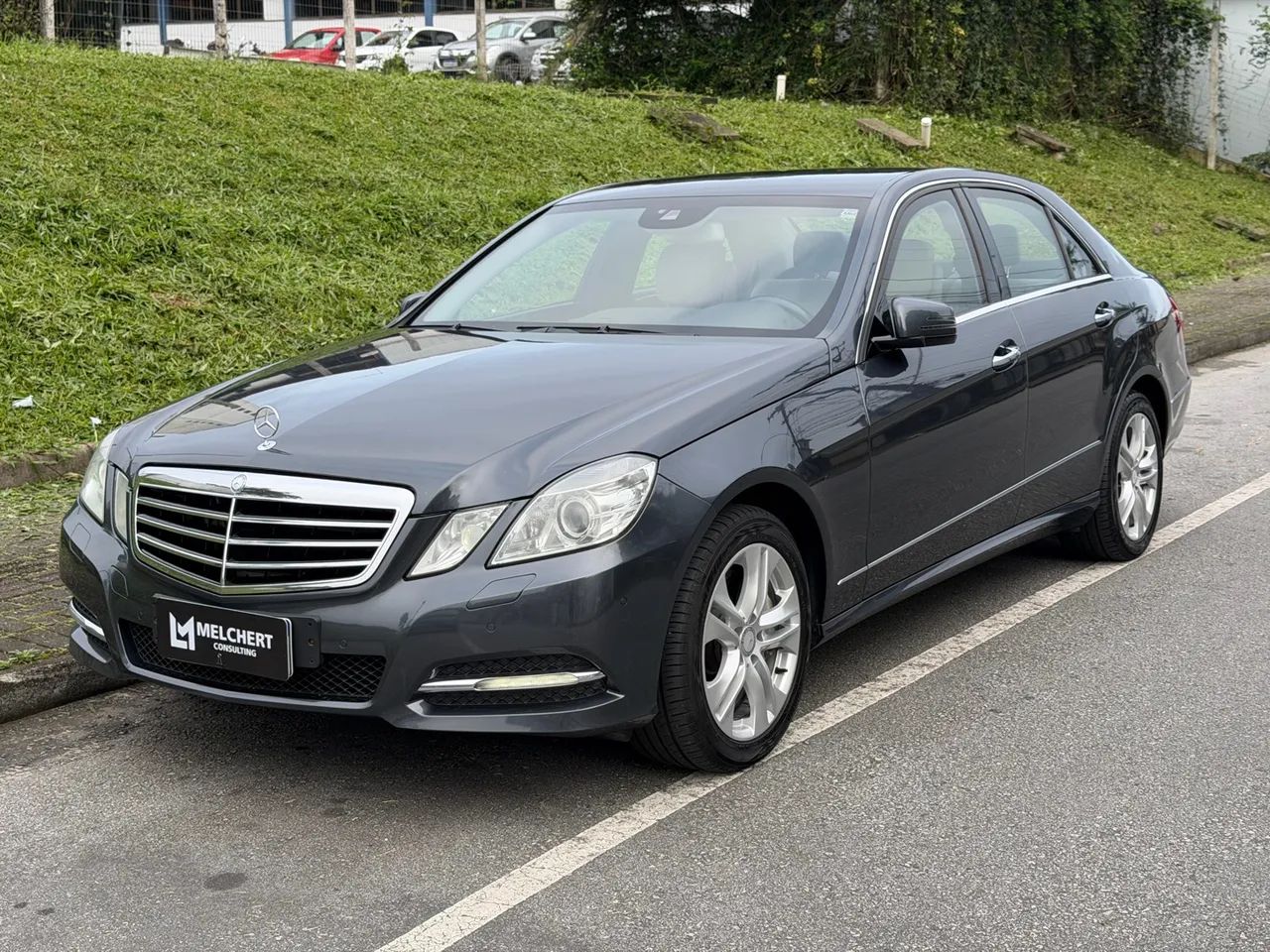 Mercedes-Benz E-500 CGI Guard VR4 5.5 V8 4P 2011