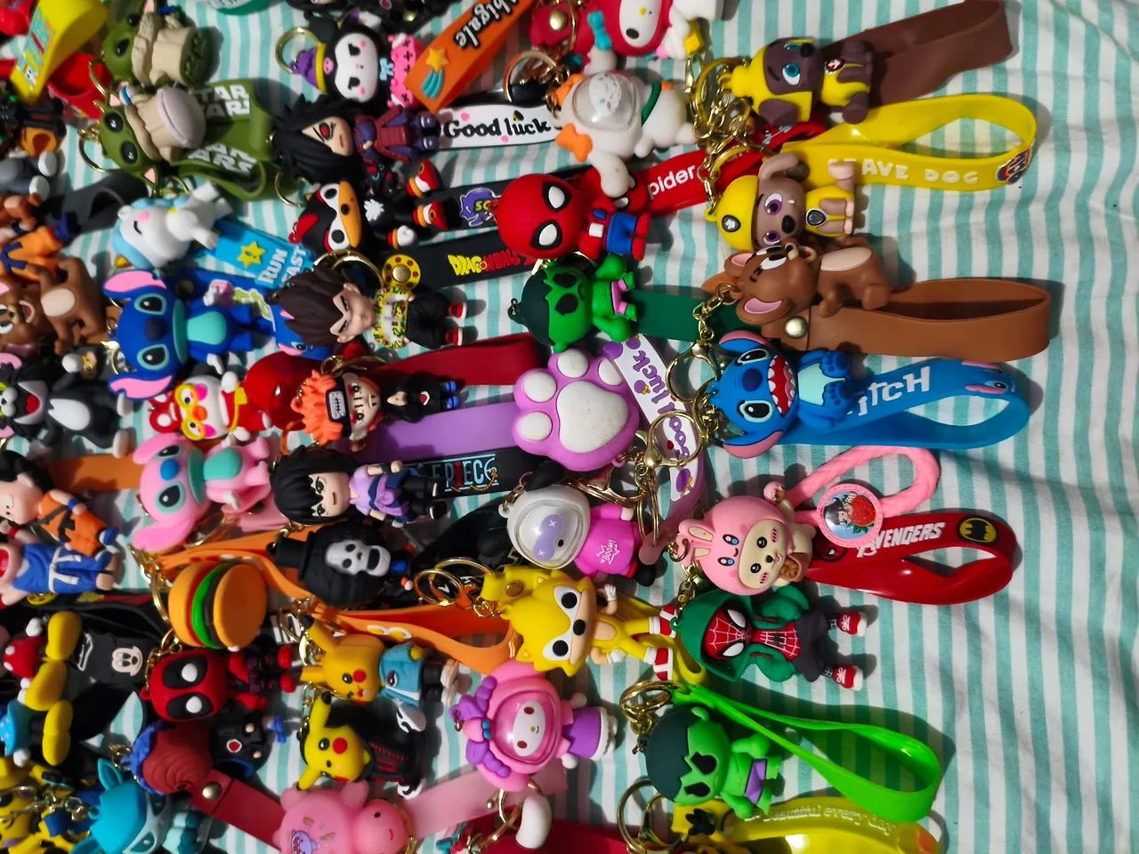 Lote com 98 chaveiros em bom estado - Foto 5