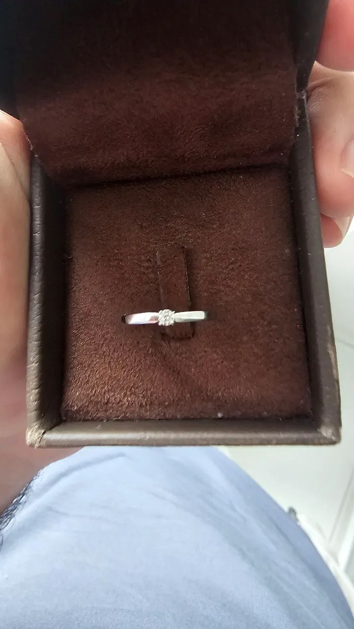 ANEL DE NOIVADO- DIAMANTE E OURO BRANCO