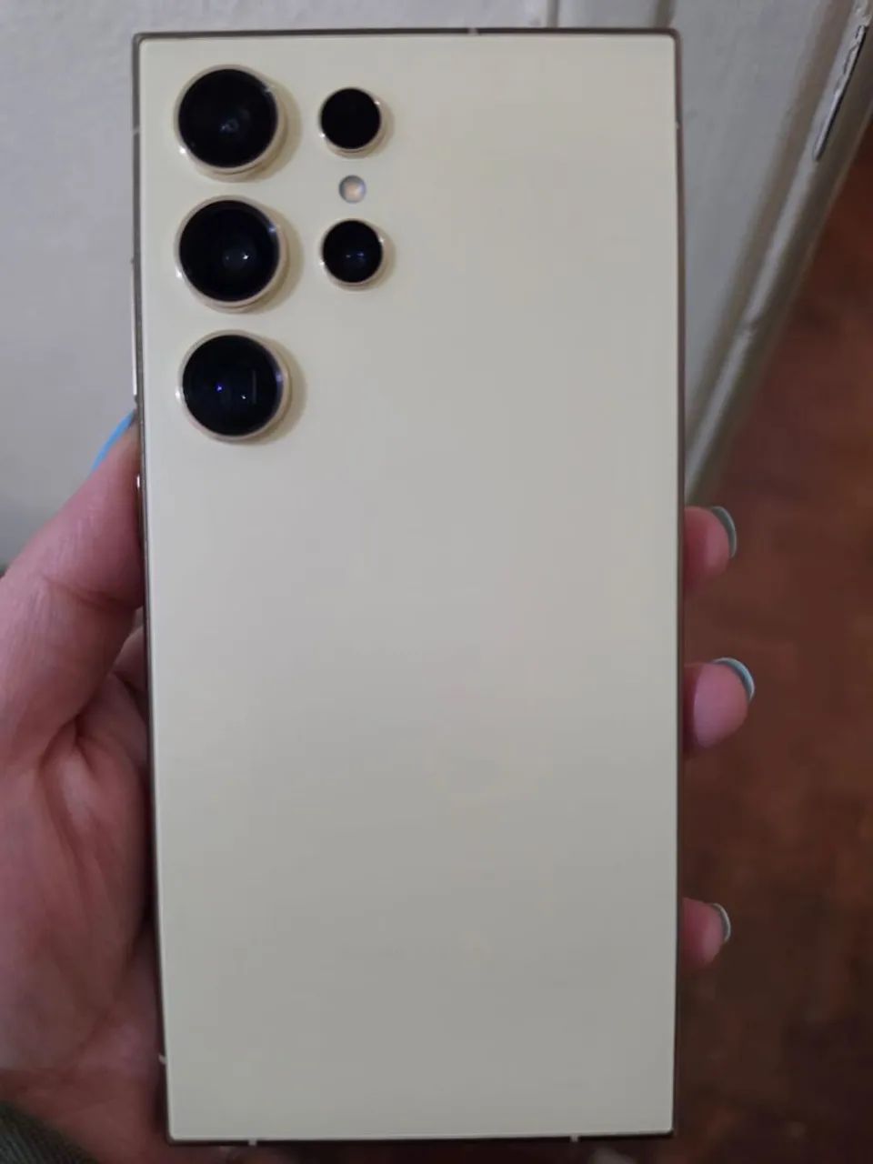 Celular semi novo