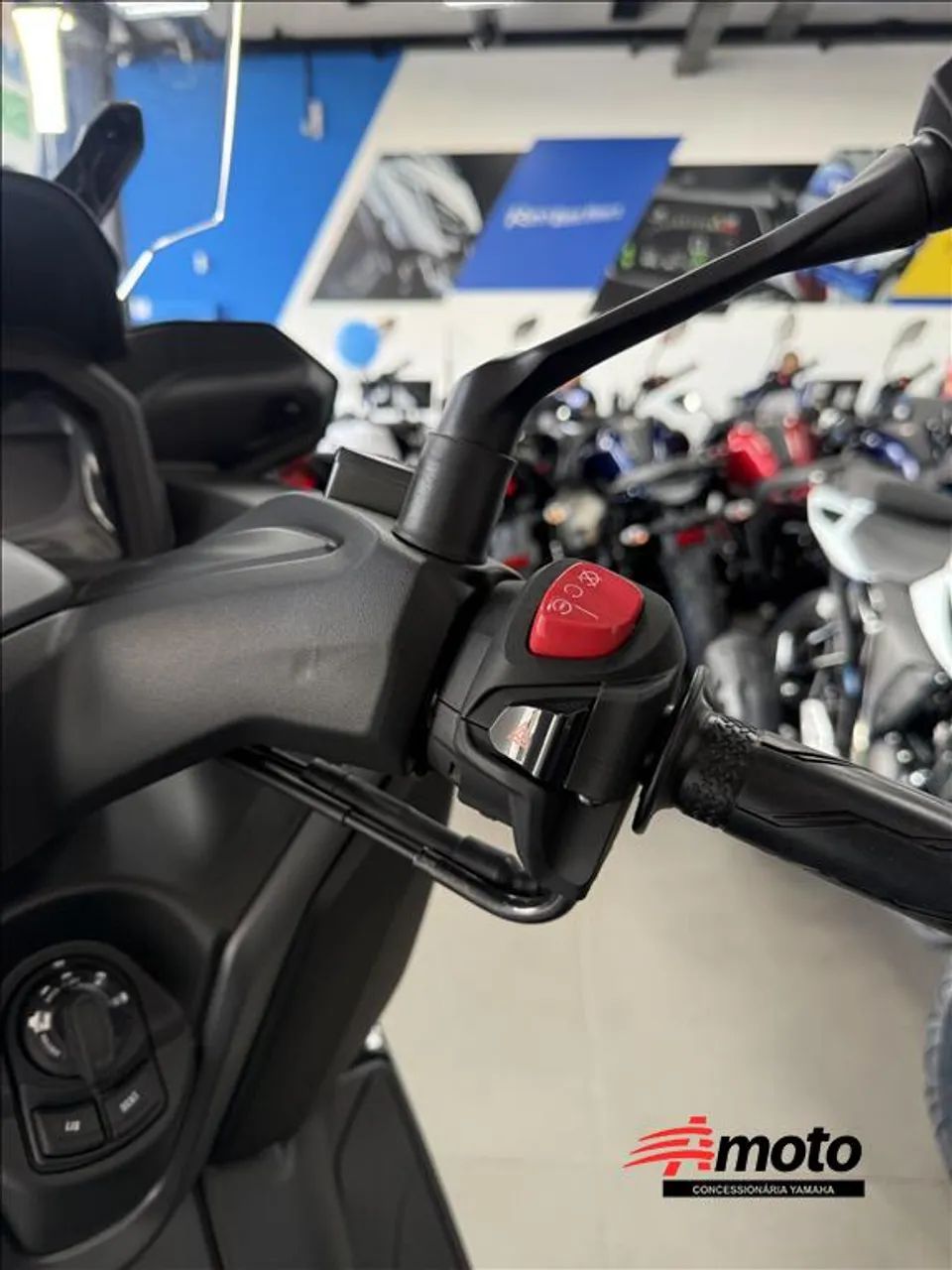 YAMAHA XMAX 300 CONNECTED ABS - Foto 5