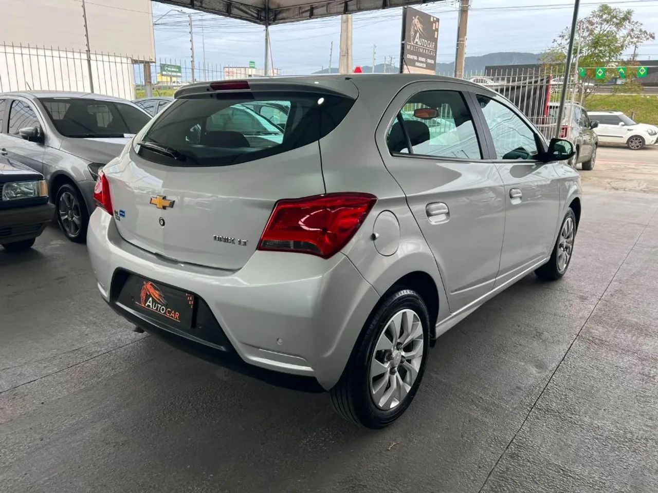 Chevrolet Onix Hatch LT 1.4 8V Flex Mec. 4P 2017 - Foto 3