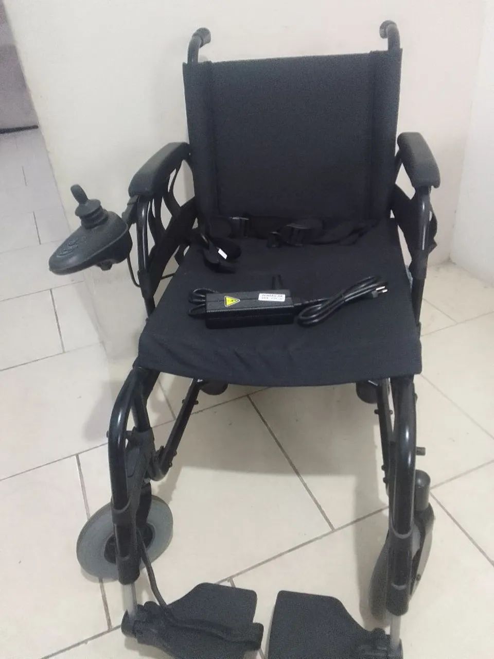 Cadeira de rodas motorizada  - Foto 4