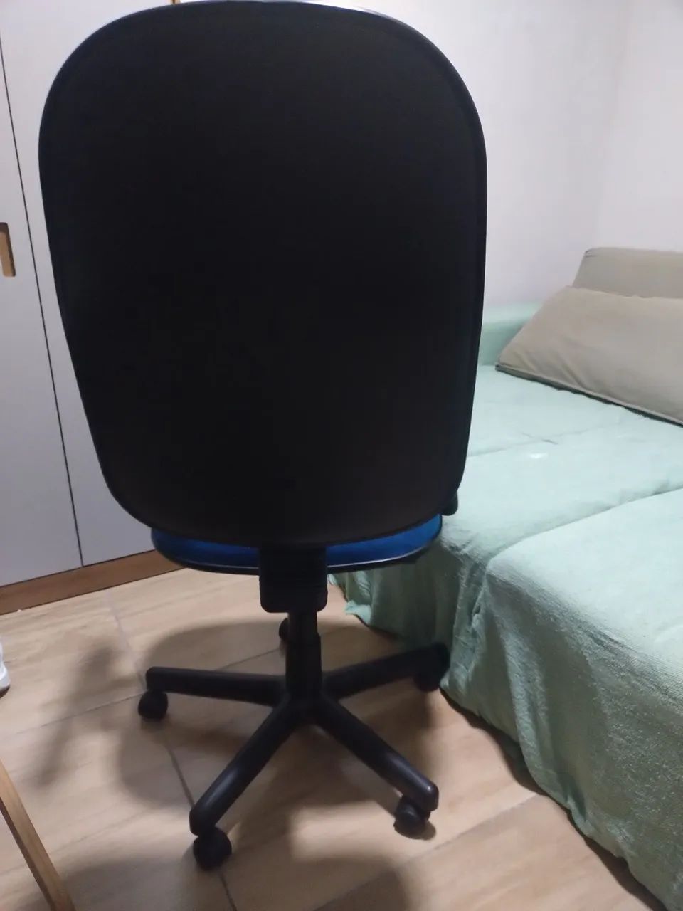 Cadeira escritório em bom estado  - Foto 3