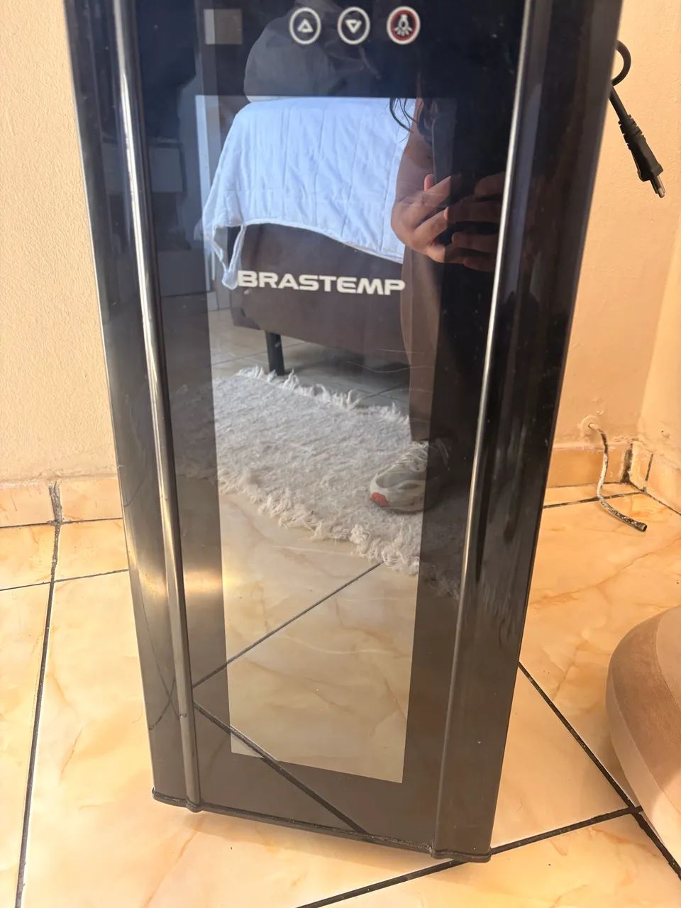 adega com placa queimada 