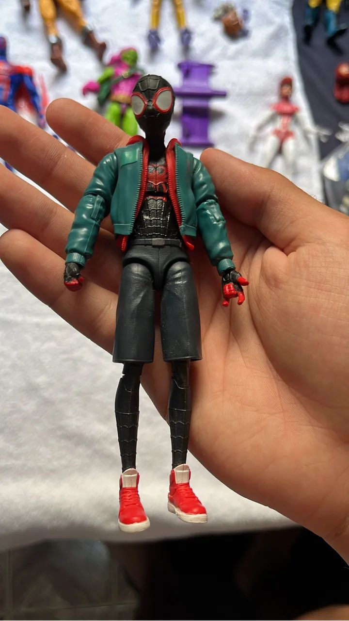 Miles Morales Aranha-Verso Marvel Legends - Foto 3