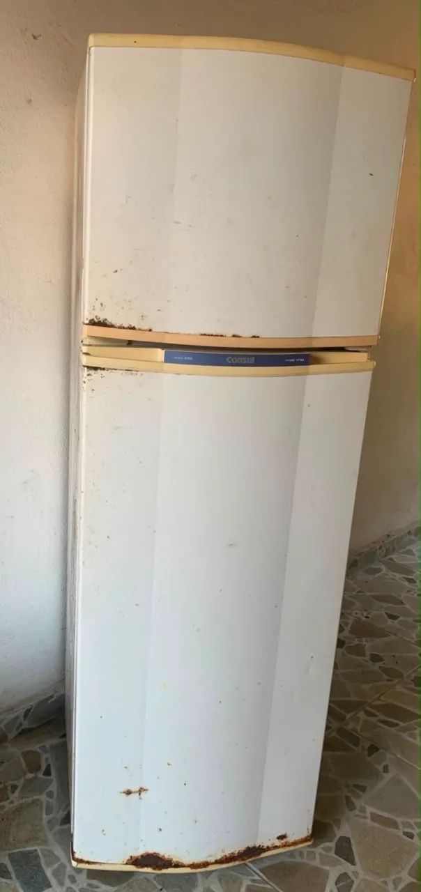 Vende-se Geladeira com Defeito  - Foto 2