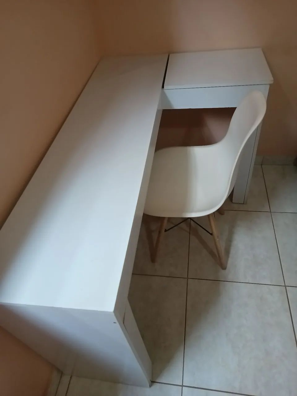 Escrivaninha com cadeira  - Foto 2