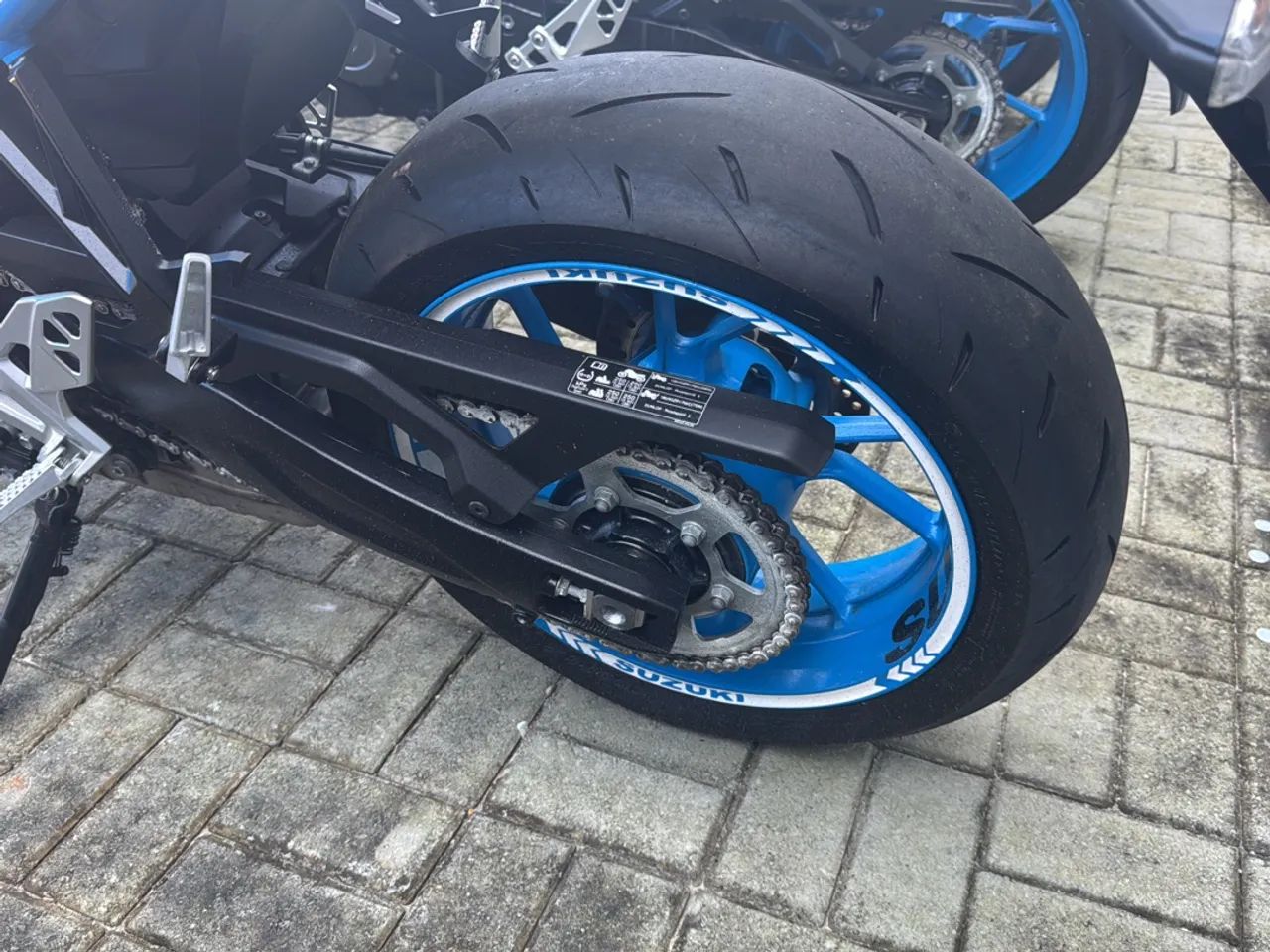 SUZUKI GSX 8S - Foto 2