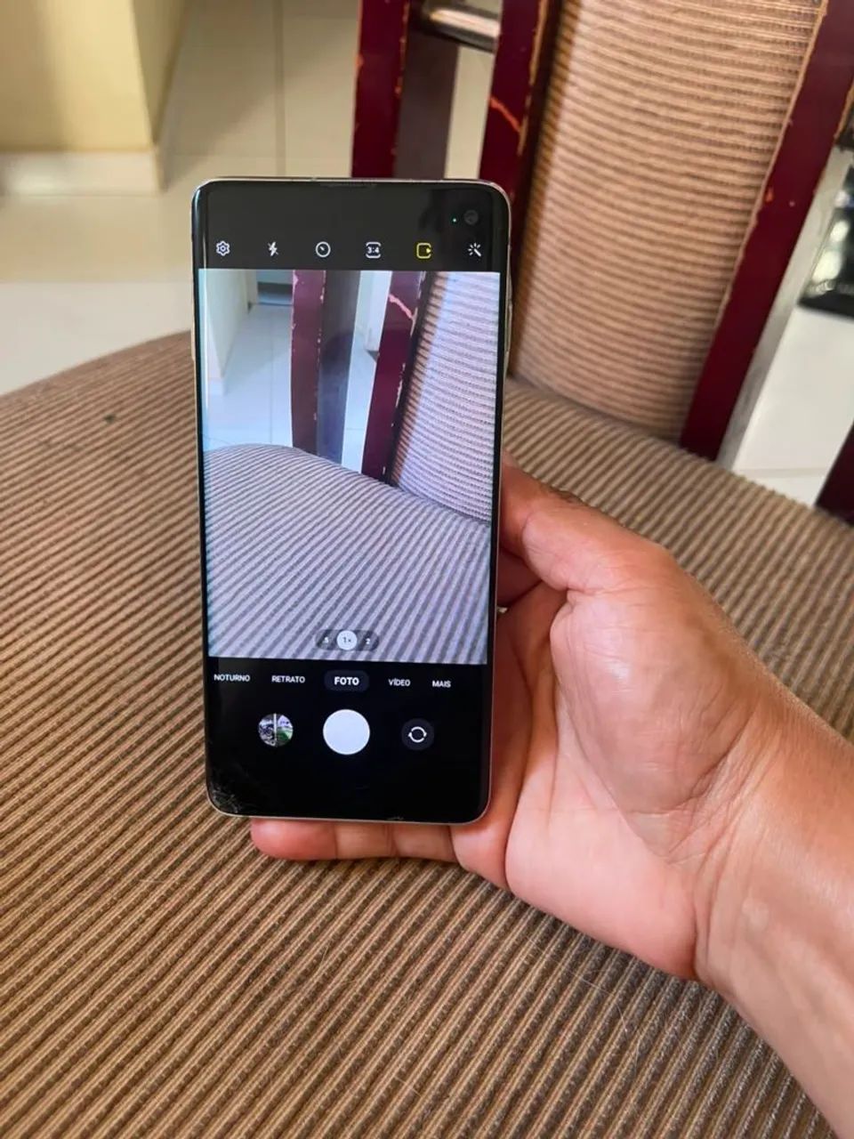 SAMSUNG S10 128GB 8 DE RAM C/ CAPA E UM CARREGADOR. - Foto 5