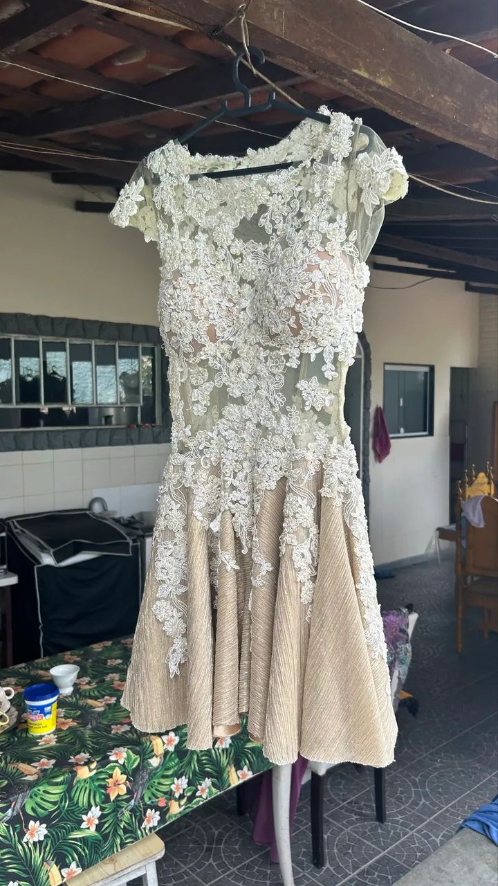 Vestido Curto Dourado Estampado - Foto 2
