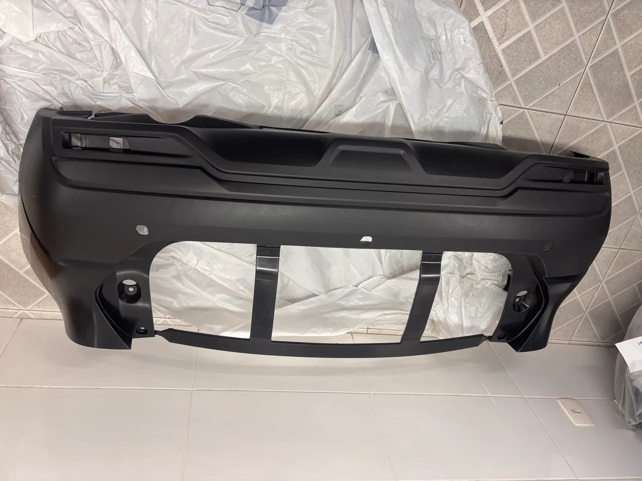 Parachoque Traseiro Kicks - Peças para carros, vans e utilitários