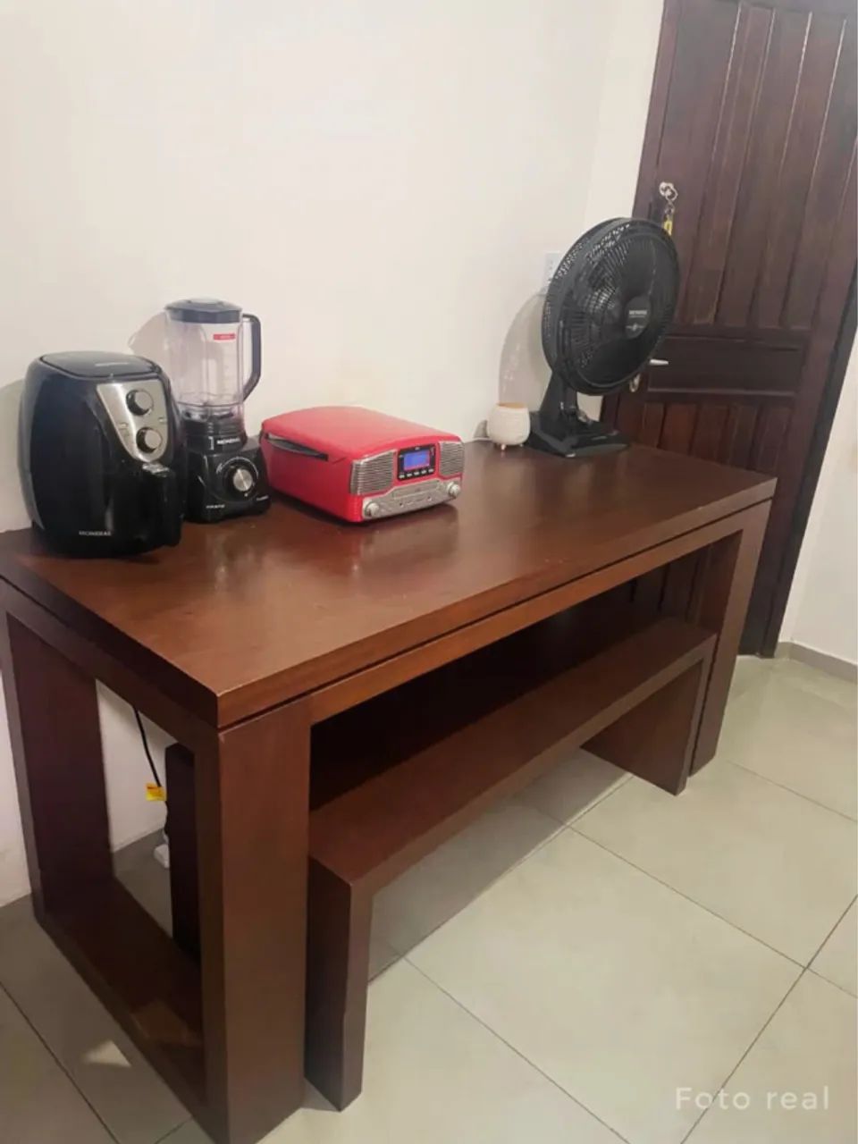 Mesa de Madeira Maciça com Banco. Ótimo Estado! - Foto 2
