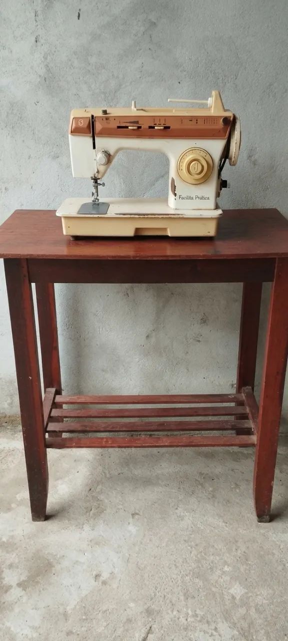 Mesa e máquina de costura  - Foto 2
