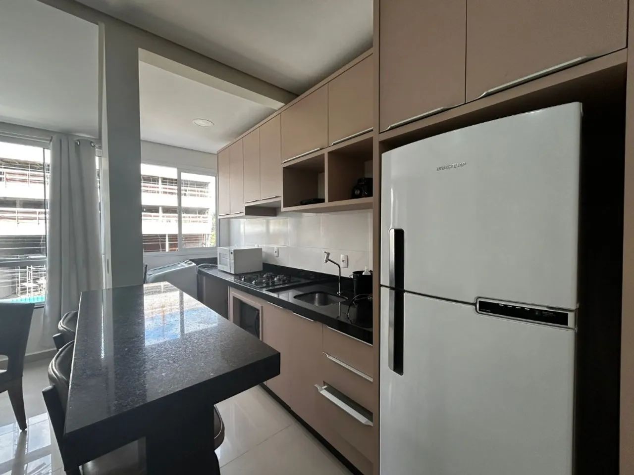 Apartamento todo mobiliado com 2 dormitórios à 80m da Praia dos ingleses! - Foto 5