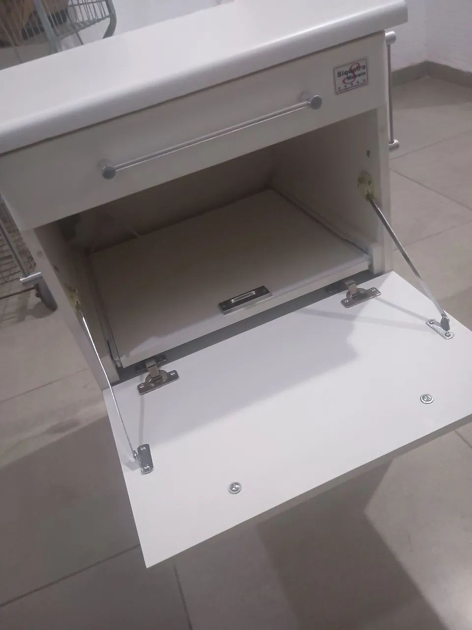 Cômoda com fechamento. - Foto 4